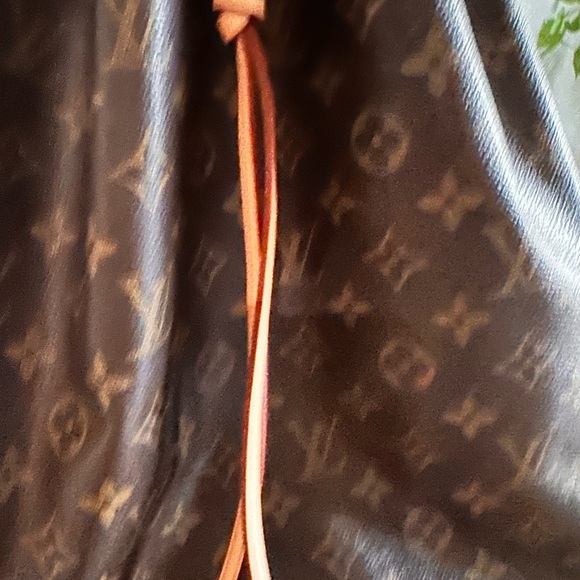 Authentic 💯 Louis Vuitton Noe bag GM

‼️SOLD‼️ - Picture 3 of 13